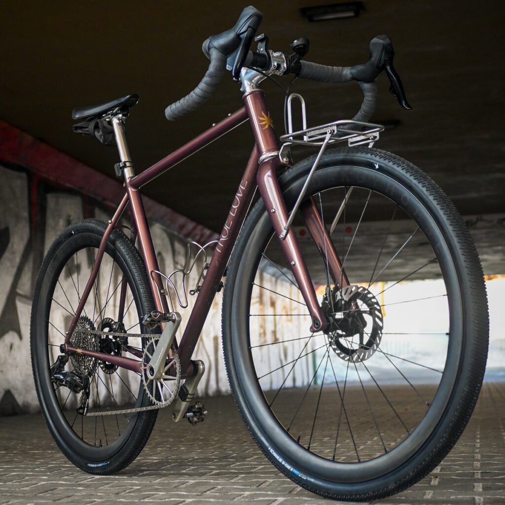 grx 40 lekkie i mocne karbonowe koła gravelowe na stalowej ramie True Love Cycles